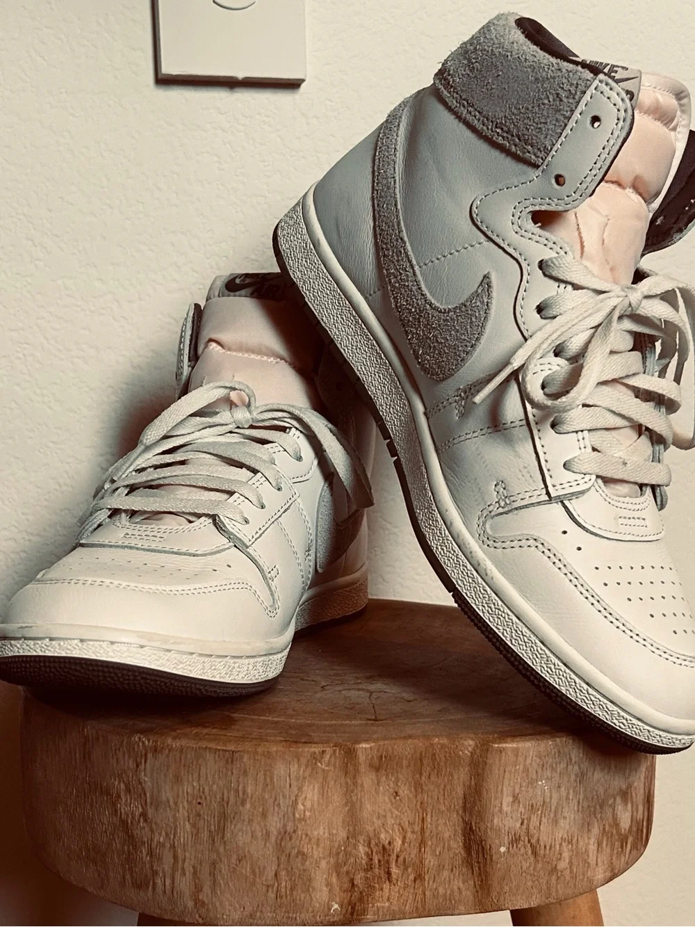 Jordan Air Ship mens High-Top Sneakers in Off-White and Light Gray